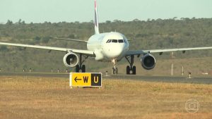 Ministro diz que programa de passagens aéreas mais baratas começa no dia 5