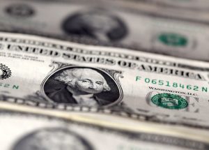 Dólar cai e fecha a R$ 5,91, de olho em Trump e nos novos dados de inflação; Ibovespa tem leve queda